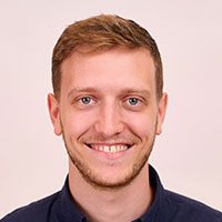 Portraitfoto von Christof Klinkan, Teammitglied von Menschen für Menschen