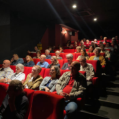 Bild des Kinosaals im Burg Kino in Wien.